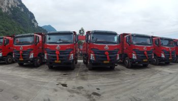 專業(yè)服務(wù)，成就大客戶，玉柴機電交付10臺乘龍自卸車